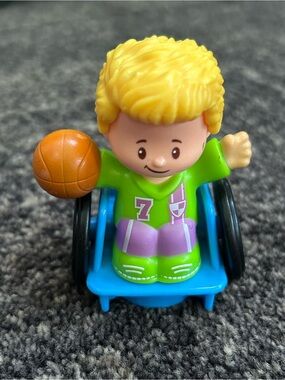 Fisher-Price Little People Boy in Wheelchair Basketball Figure Green #7